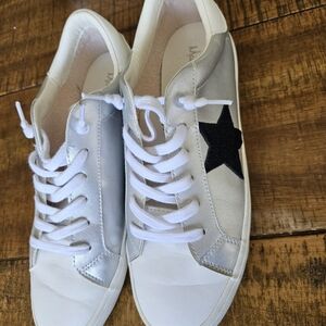 Women's White & Silver Star Accent Lace-Up Sneakers